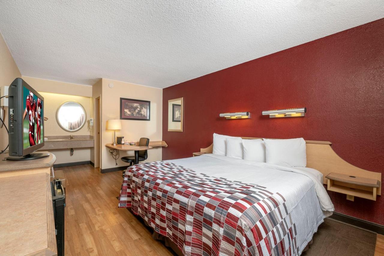 Red Roof Inn Detroit - Roseville St Clair Shores Bagian luar foto
