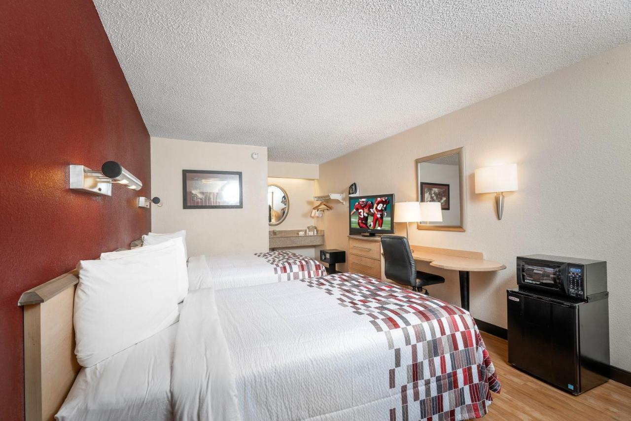 Red Roof Inn Detroit - Roseville St Clair Shores Bagian luar foto