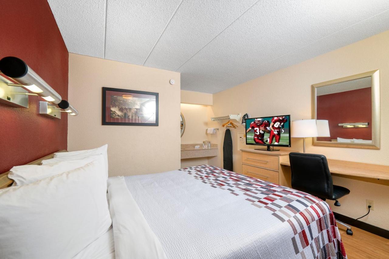 Red Roof Inn Detroit - Roseville St Clair Shores Bagian luar foto
