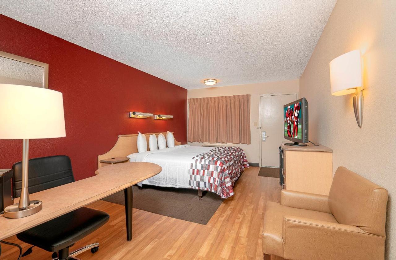 Red Roof Inn Detroit - Roseville St Clair Shores Bagian luar foto