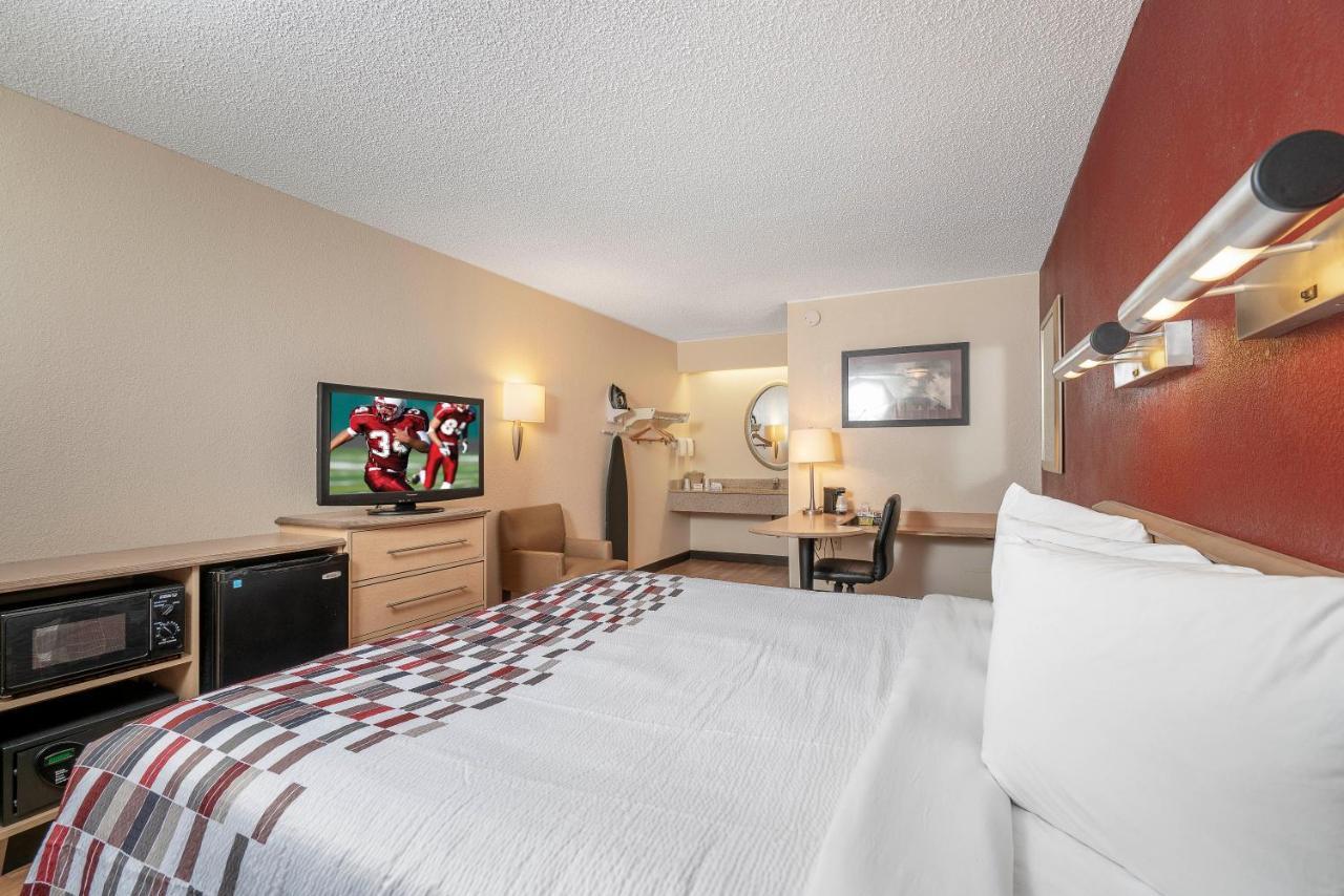 Red Roof Inn Detroit - Roseville St Clair Shores Bagian luar foto