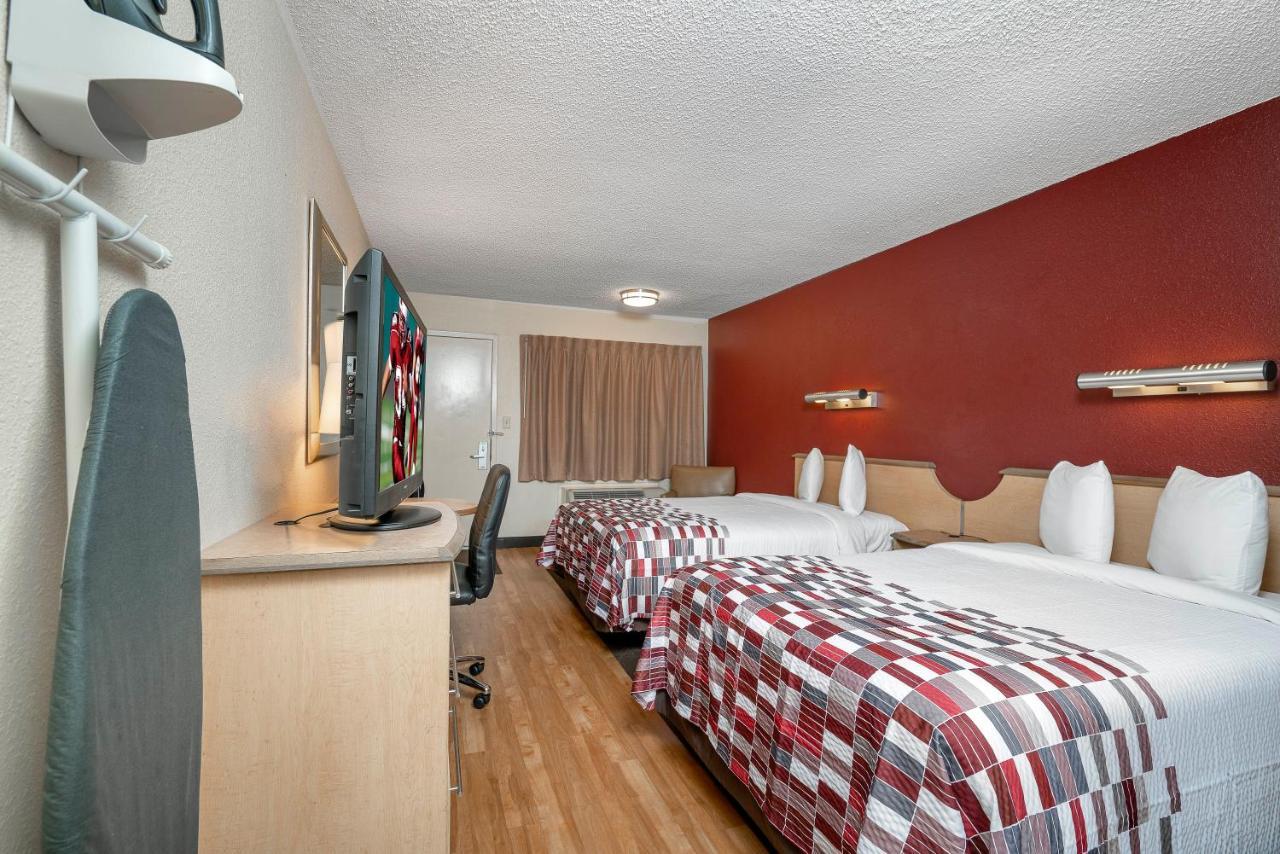 Red Roof Inn Detroit - Roseville St Clair Shores Bagian luar foto