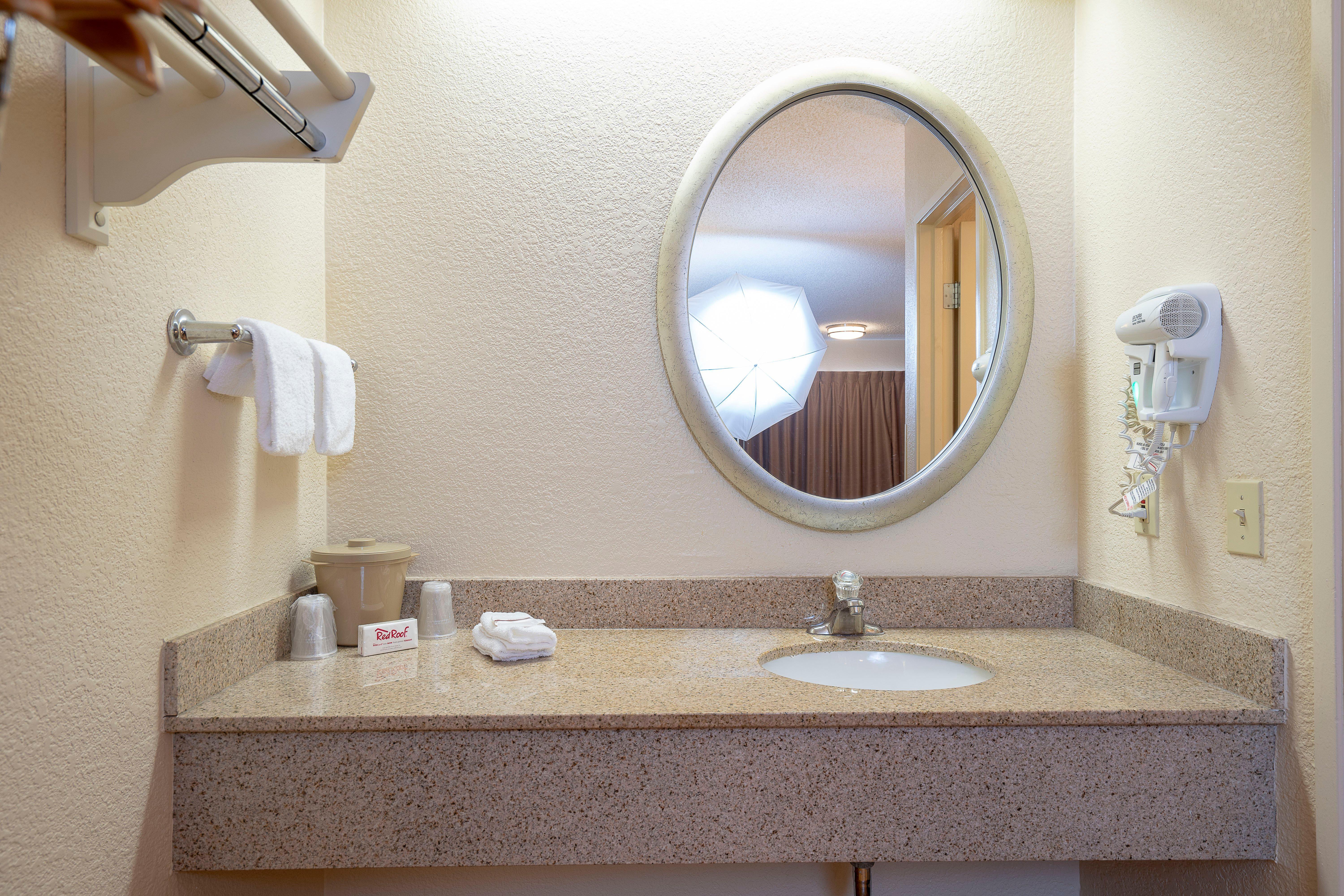 Red Roof Inn Detroit - Roseville St Clair Shores Bagian luar foto