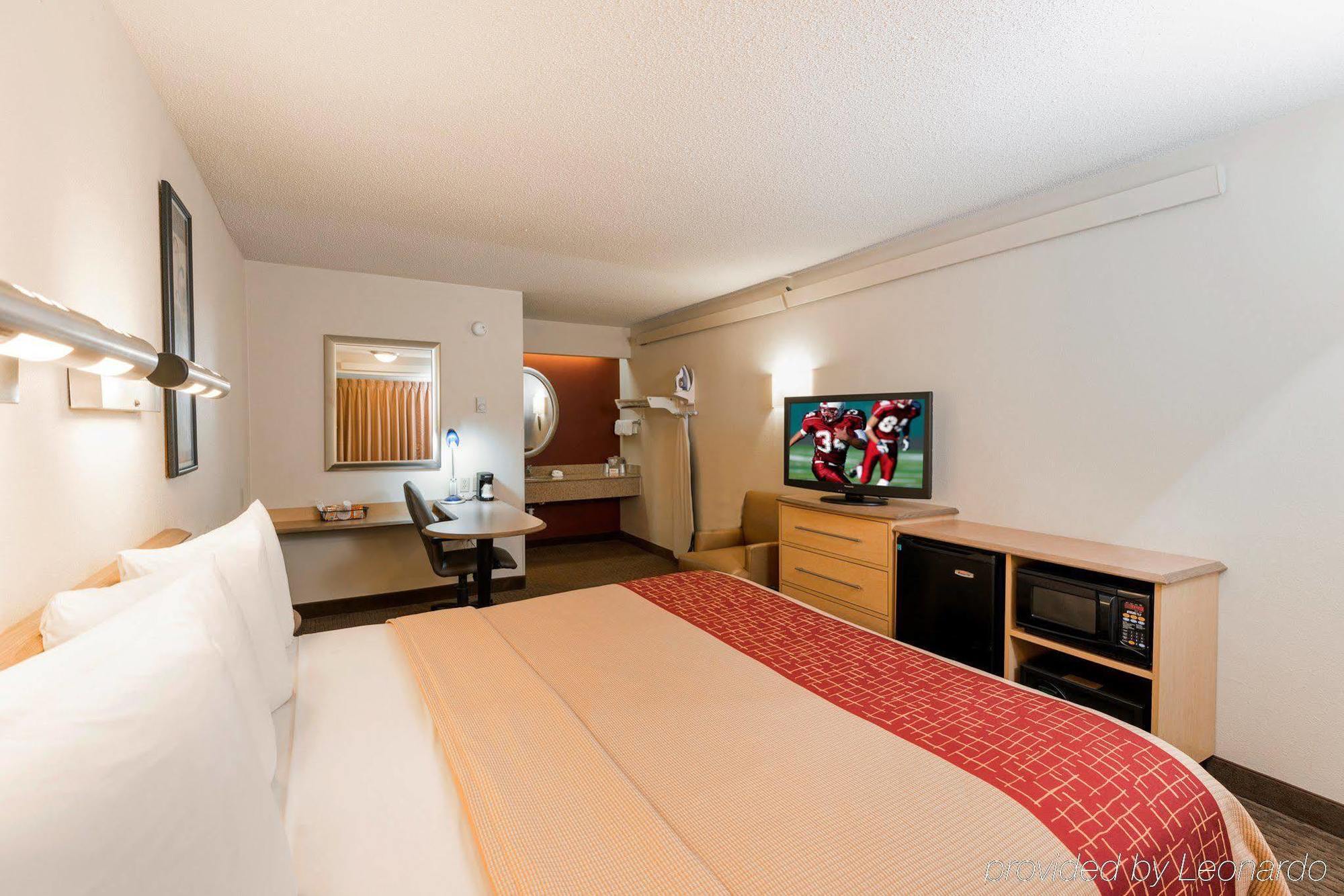 Red Roof Inn Detroit - Roseville St Clair Shores Bagian luar foto