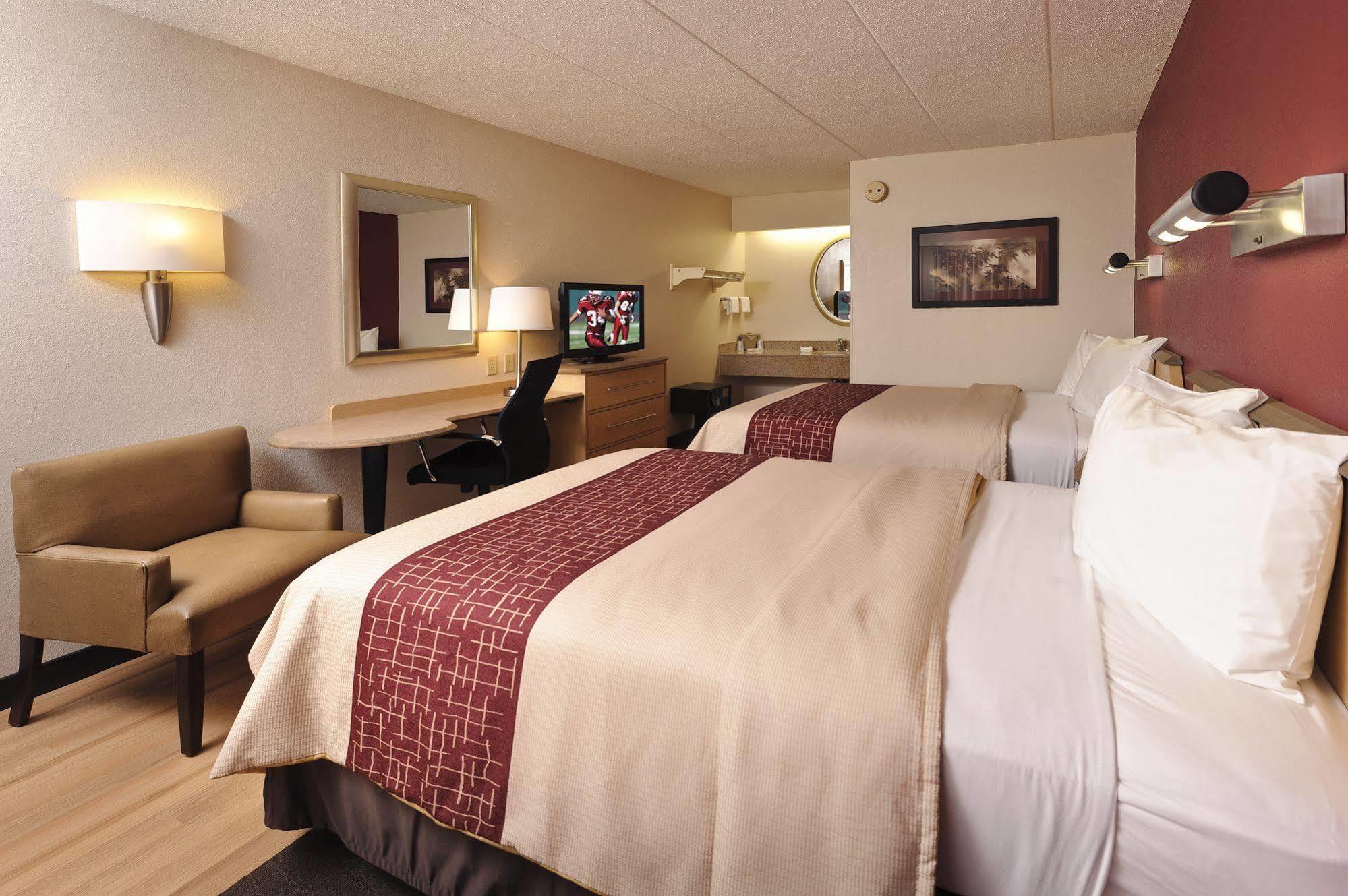 Red Roof Inn Detroit - Roseville St Clair Shores Bagian luar foto