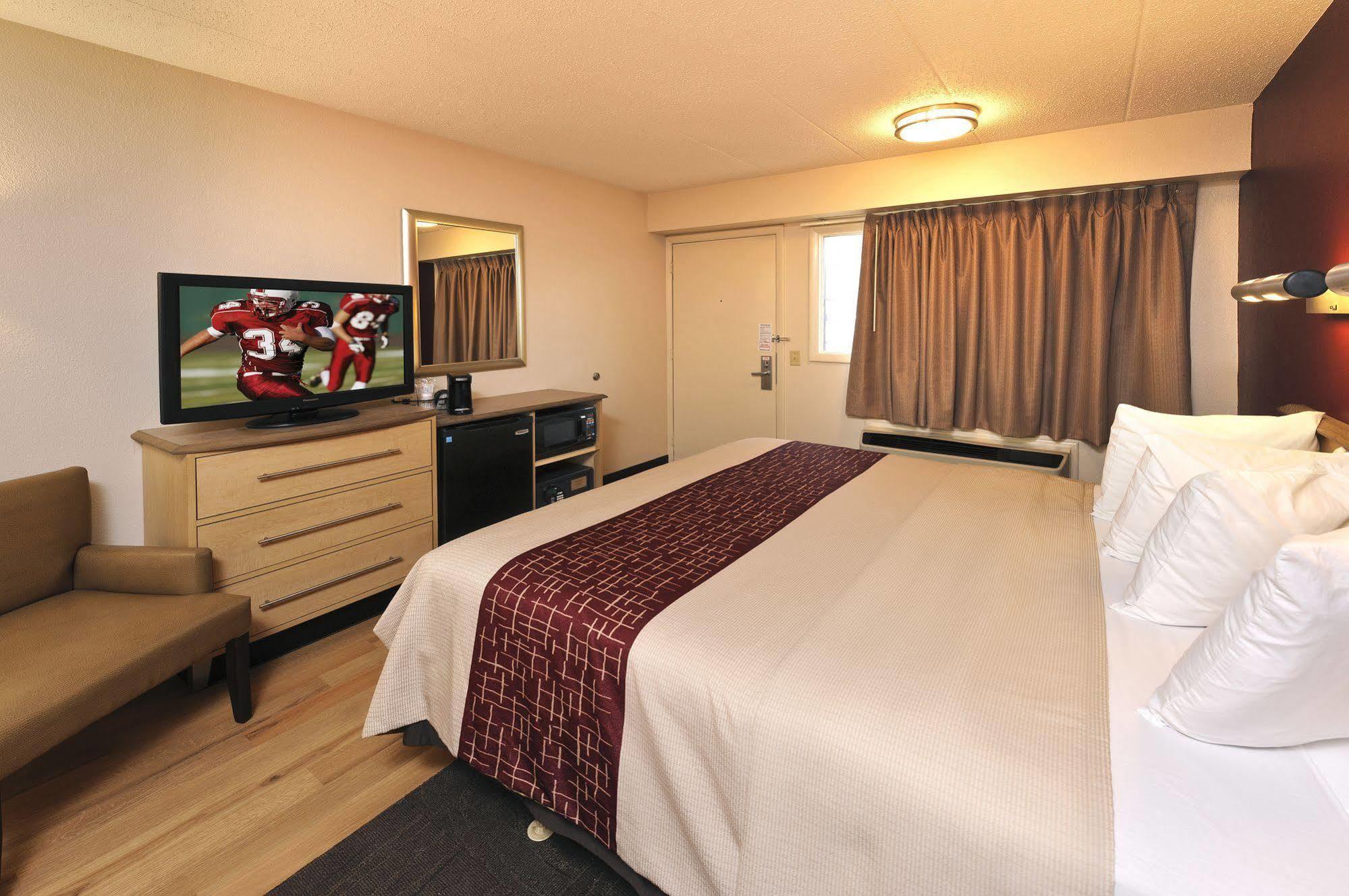 Red Roof Inn Detroit - Roseville St Clair Shores Bagian luar foto