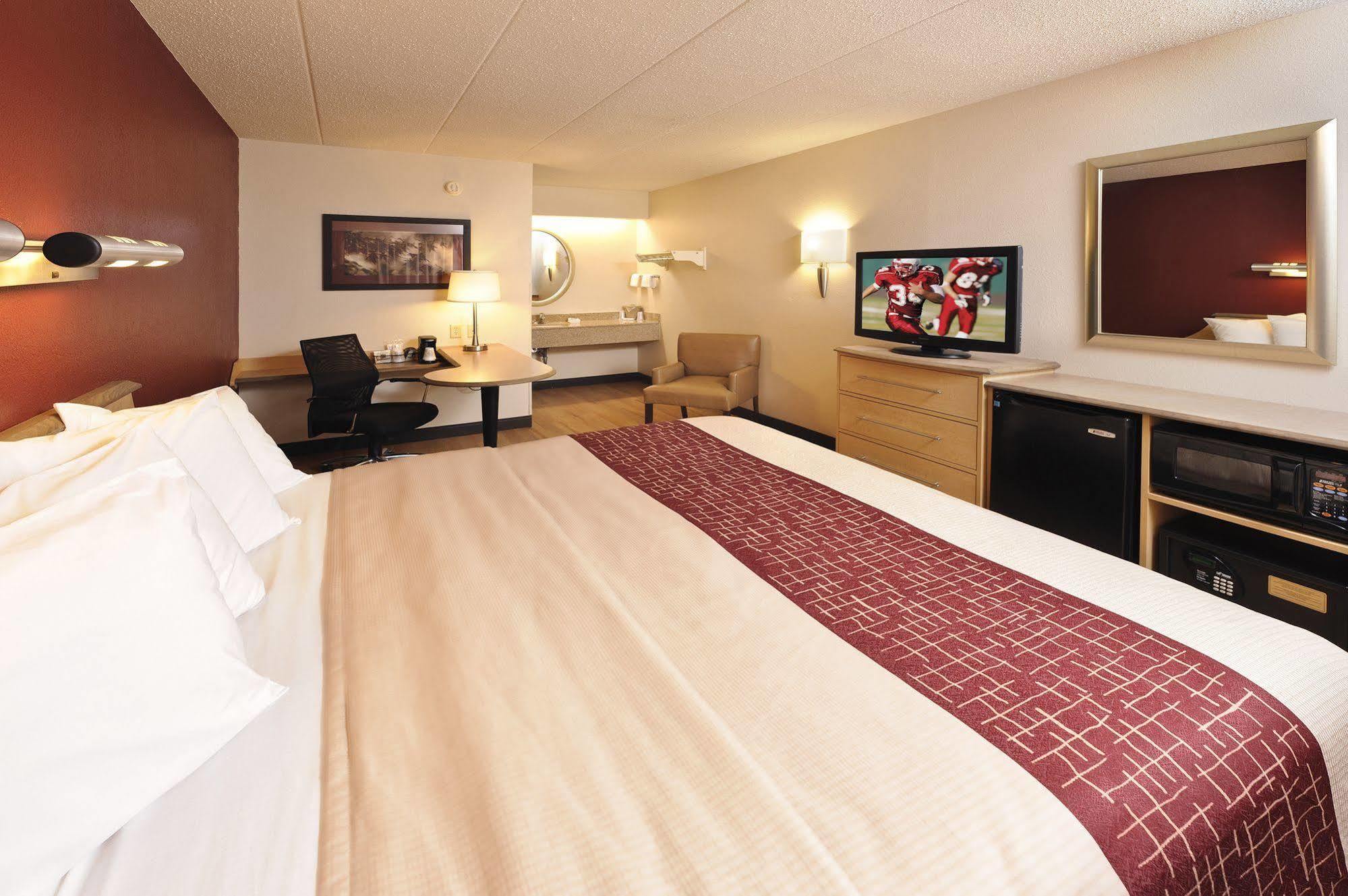 Red Roof Inn Detroit - Roseville St Clair Shores Bagian luar foto