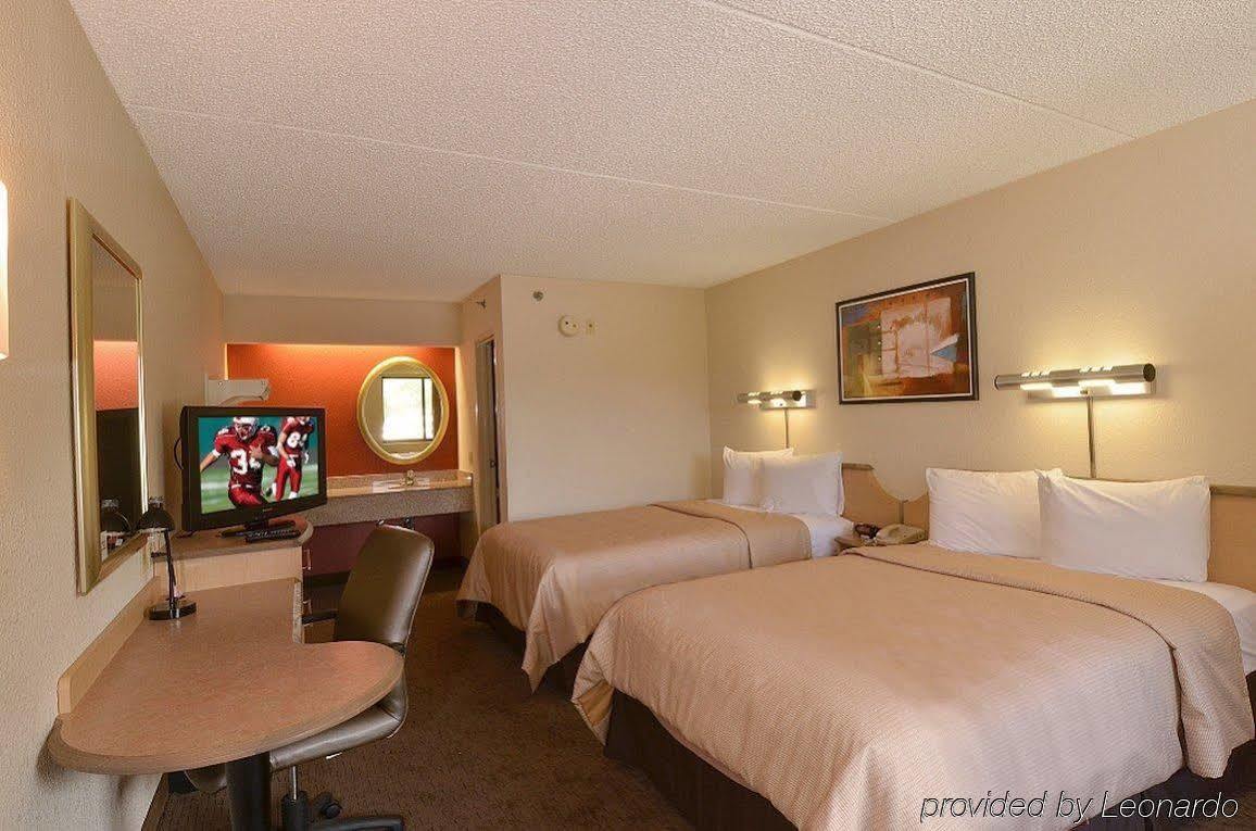 Red Roof Inn Detroit - Roseville St Clair Shores Bagian luar foto
