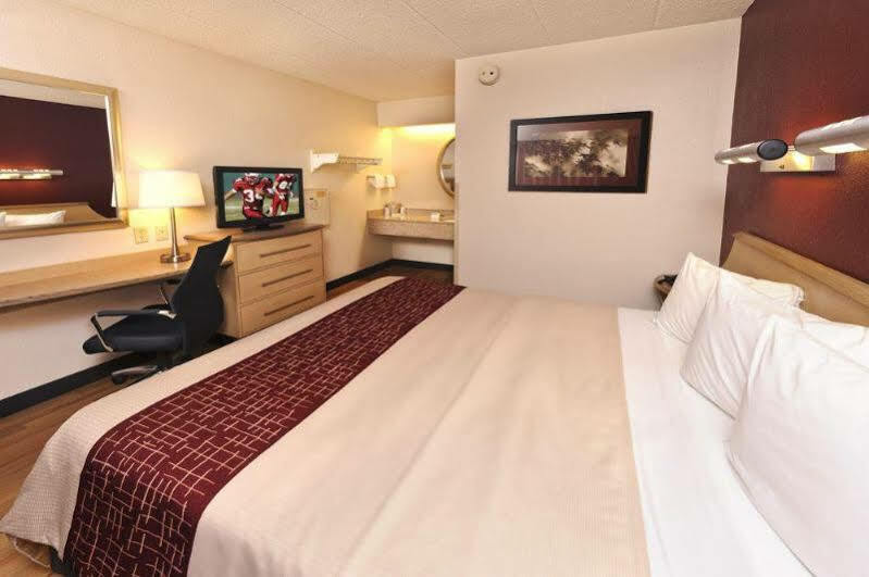 Red Roof Inn Detroit - Roseville St Clair Shores Bagian luar foto