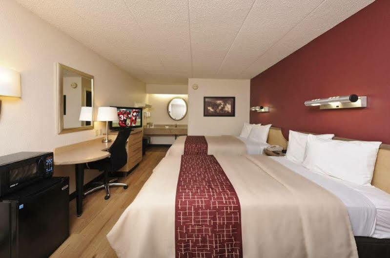 Red Roof Inn Detroit - Roseville St Clair Shores Bagian luar foto